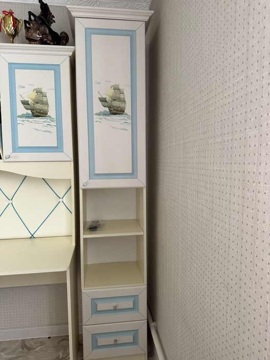 Продам шкаф, стол, пенал