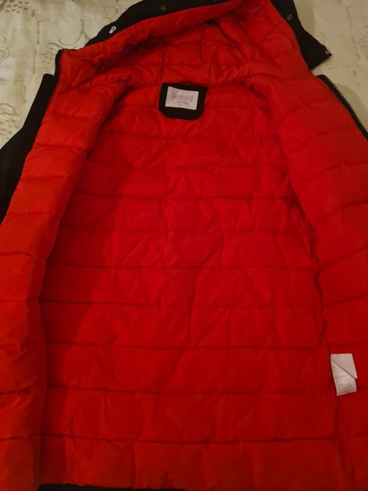 Продам куртку для девочки