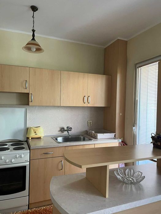 Тристаен апартамент в ж.к. Тракия