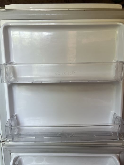 Холодильник с документами вместе продается!!!