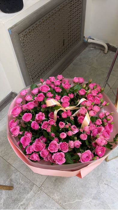 Метровый букет из кустовых роз