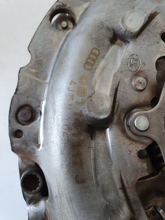 Volanta kit ambreiaj 0B3 105 266 Audi A4 B8 3.0 tdi CLAB cutie manuală