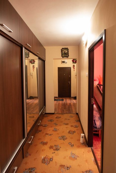 Vând apartament decomandat cu 3 camere în Podu Roș
