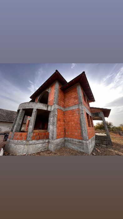 Casă la roșu la 30 de km arad