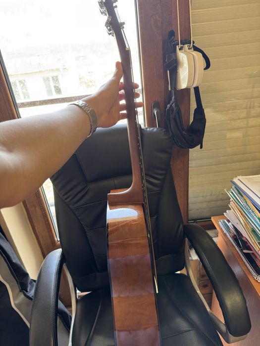 Продавам акустична китара Yamaha F310 КАТО НОВА+подарък нови струни