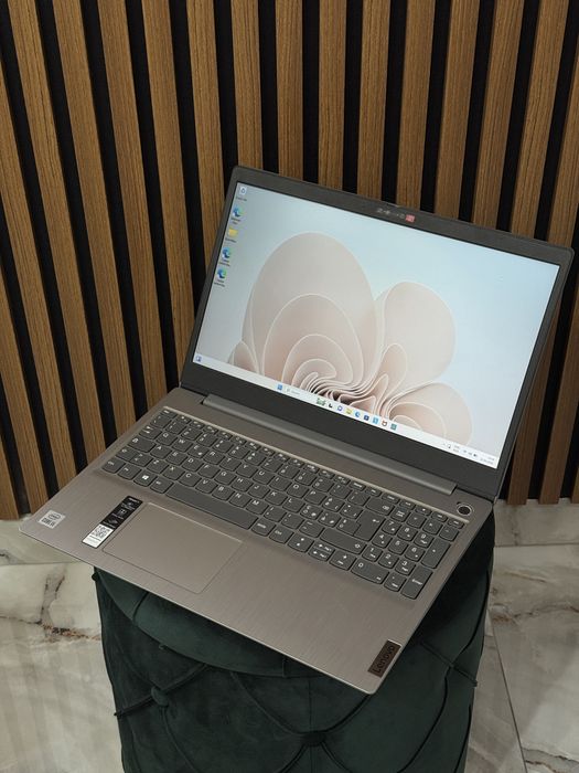 Lenovo IdeaPad 3, display- 15.6”, procesor i5 generația 10 , 8Gb Ram, 512Gb SSD, Windows 11, stare perfecta!