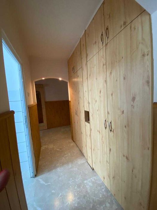 De inchirat apartament cu 2 camere zona centrala