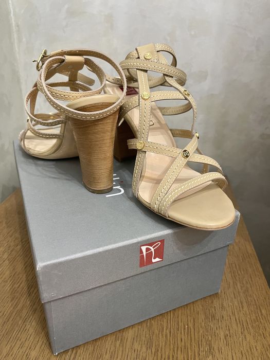 Босоножки кожаные Ballin