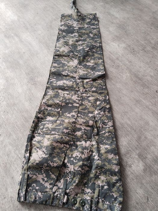 Продаю форму военные 54размер