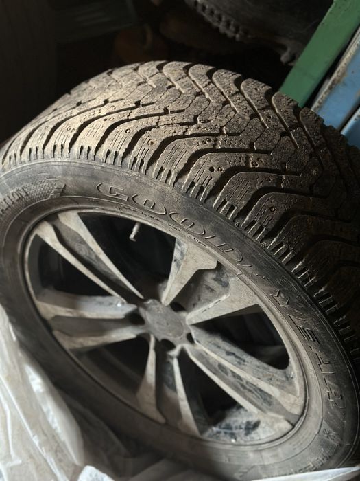 Продам резину зима на 18