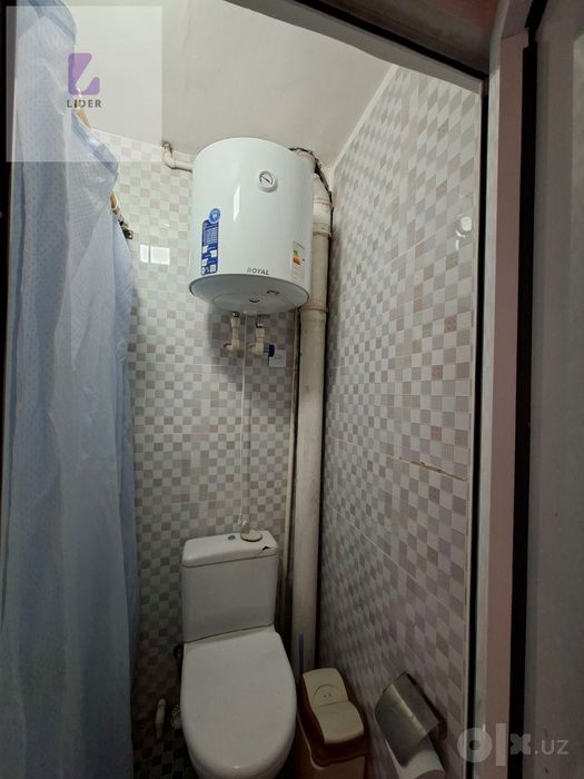 Продается 2 комнатная. Азиз базар.