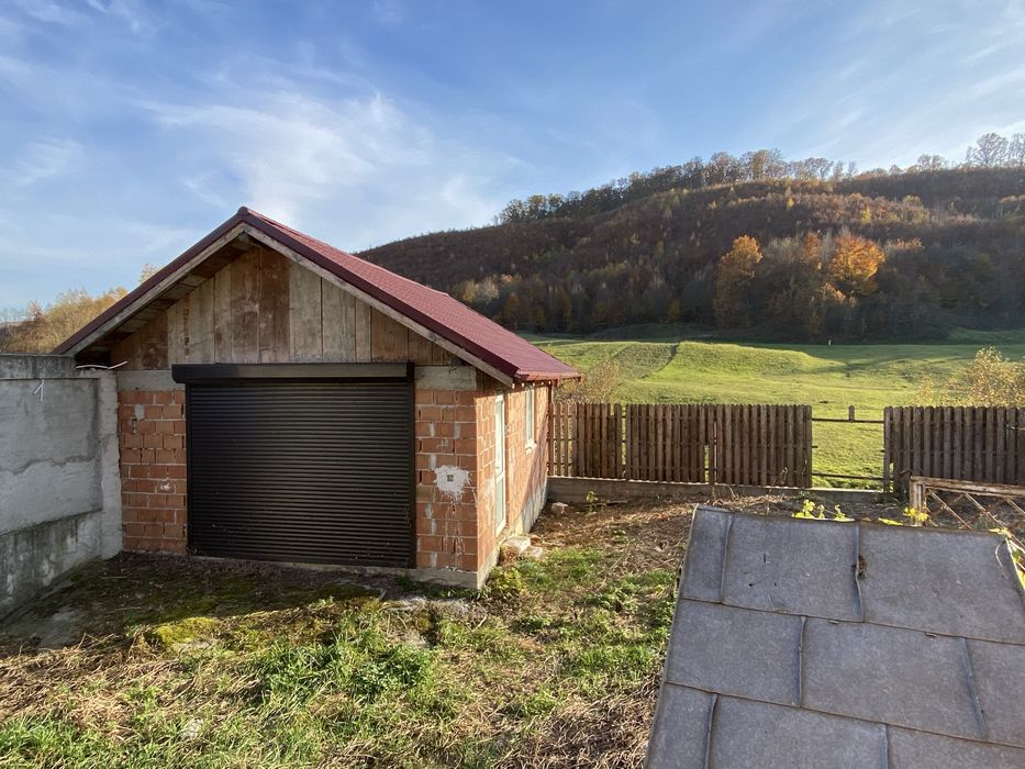 Constructie la rosu pretabil pentru Azil/pensiune 23 camere duble