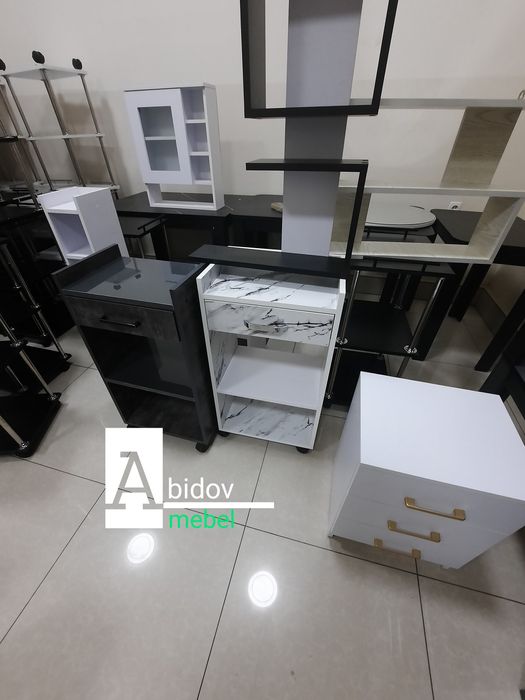 Тумбочка  , помощница  , тележка , каталка  для салона красоты .