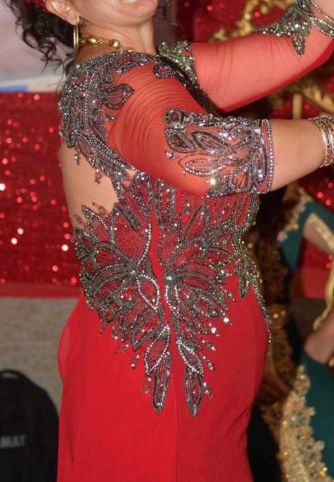 Официална рокля.