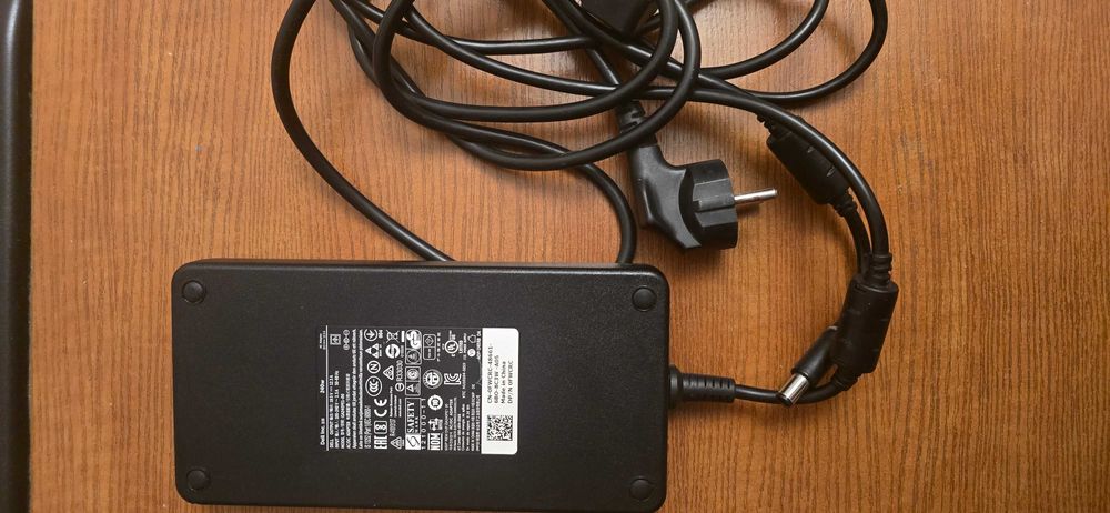 Dell Alienware зарядное устройство 240w адаптер