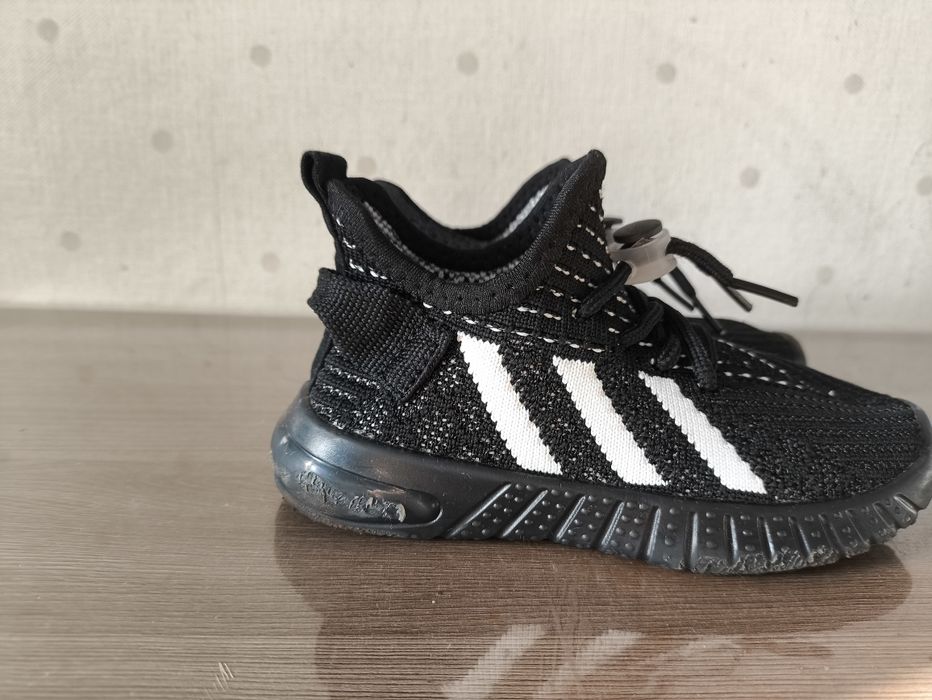 Продам детскую обувь 26 размер