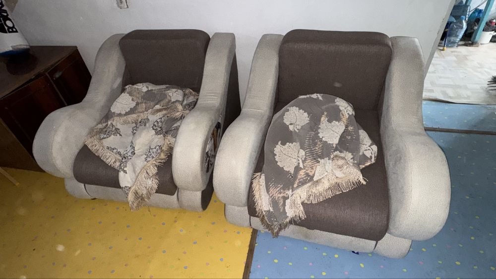 Продам диван с двумя кресломи