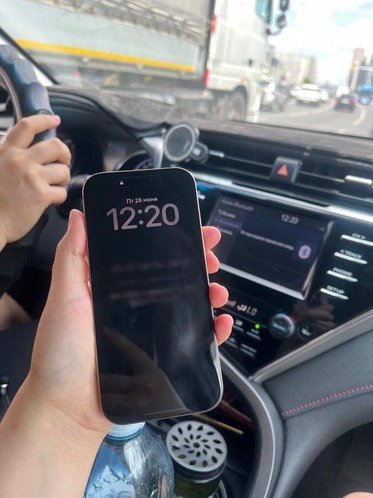 Продам iPhone 16 про