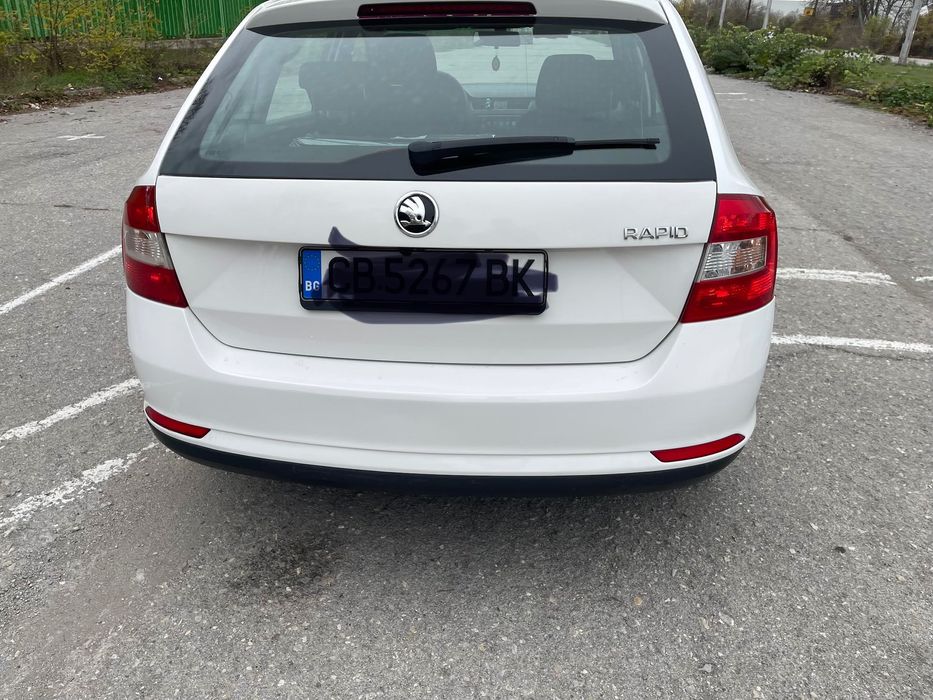 Лек автомобил Skoda Rapid