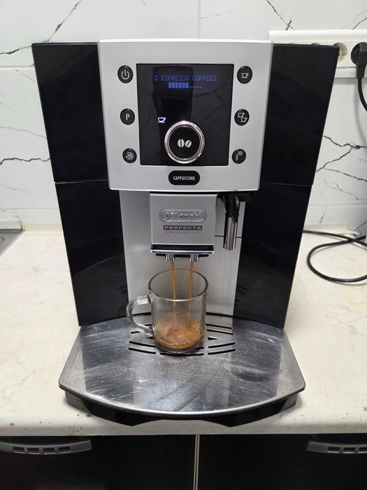 Espressor Automat DeLonghi Perfecta Cappuccino ESAM5500.B Aparat cu Cafea Boabe