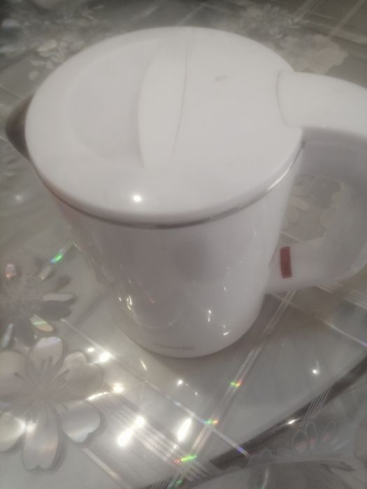 Продам чайник  белый