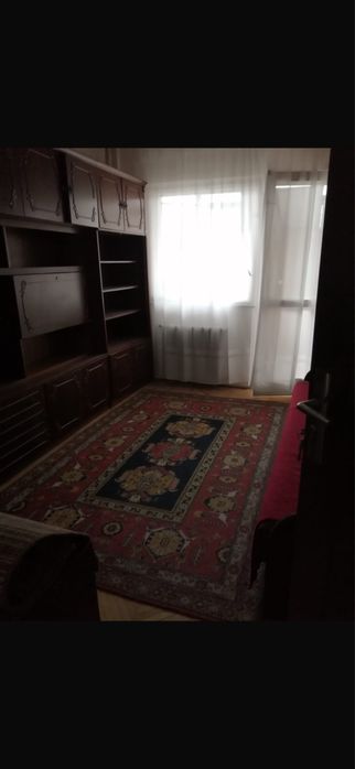 Inchiriez apartament cu 3 camere