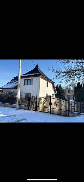 Casa de Vanzare!  Cu toate utilitățile,gradina ,2 garaj,