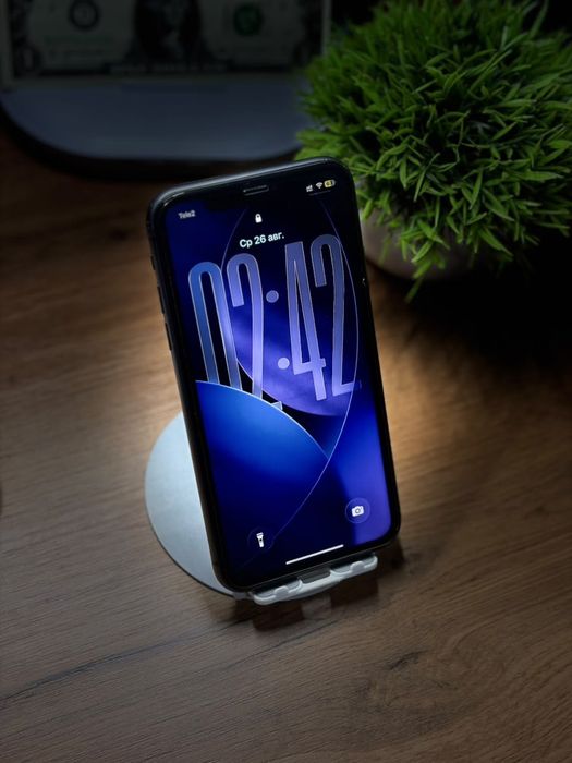 Iphone 11 //face id,true tone есть//