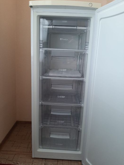 Продам морозильник