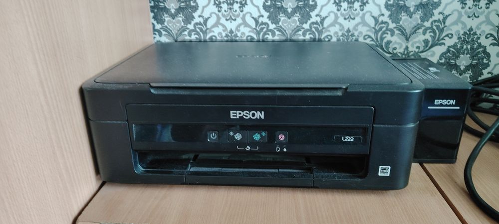 Продам принтер EPSON 4 цвет в хорошом состоянии