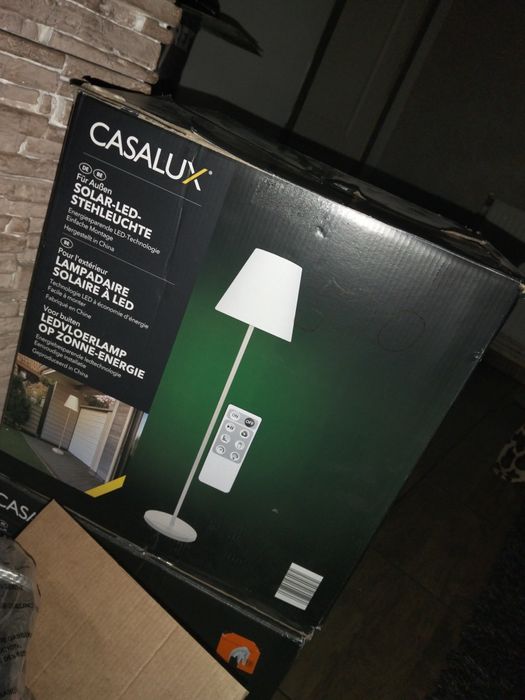 Lampadar camera in cutie nou.