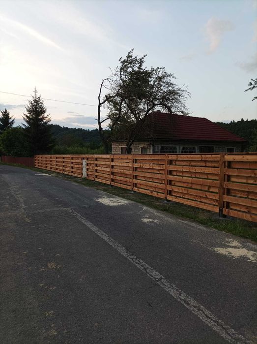 Cherestea si grinzi rasinoase rindeluite si impregnate cu tanatone