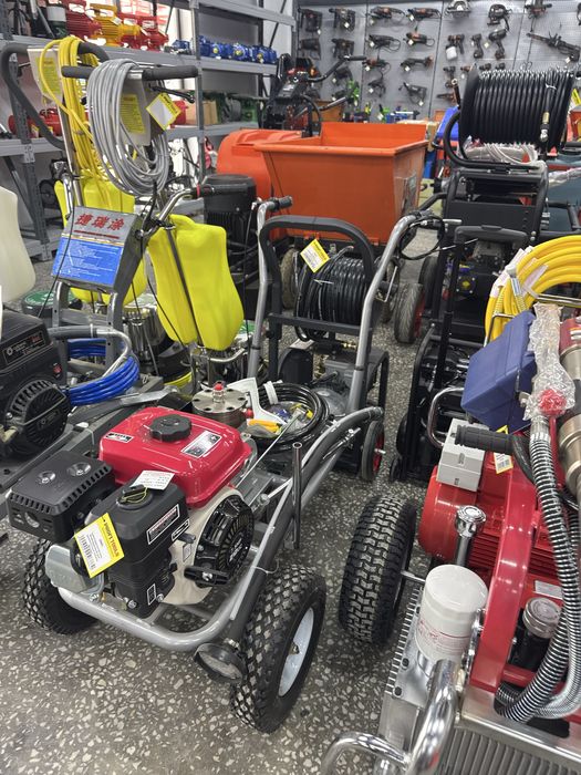 Краскораспылитель безвоздушный бензиновый разметочный для полосы