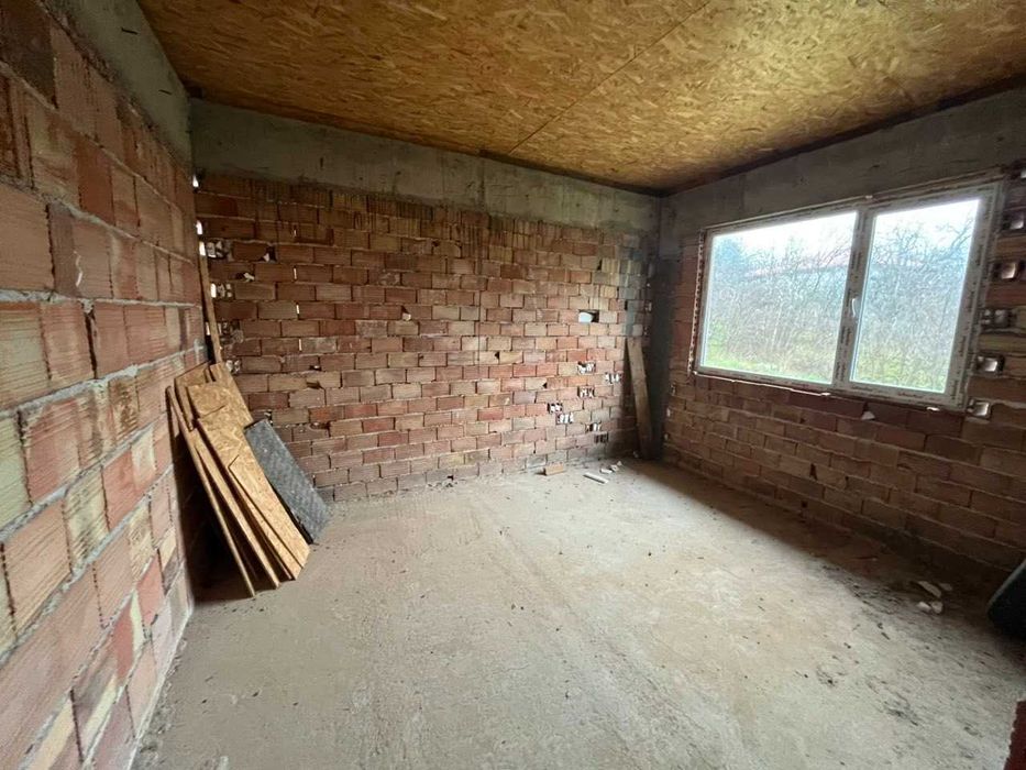 Къща на два етажа с двор – ж.к. Изток, Казанлък