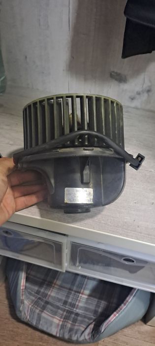 Продам вентилятор печки ауди 80