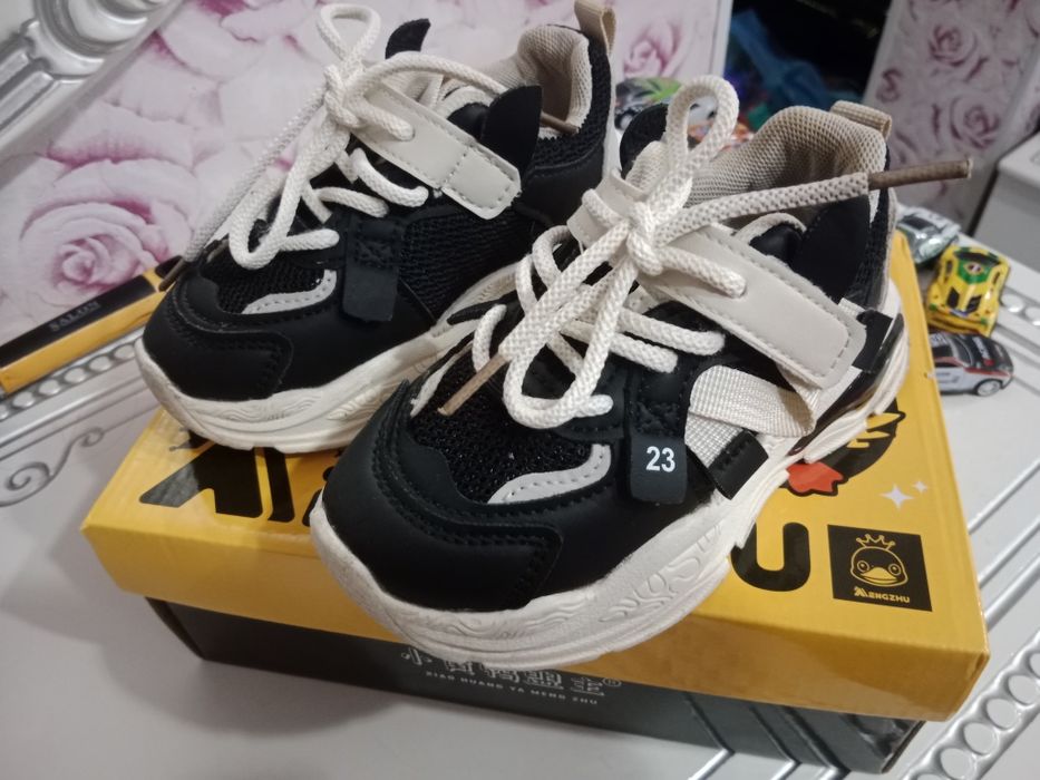 Продам кроссовки детские 27рр, цена 2000тг