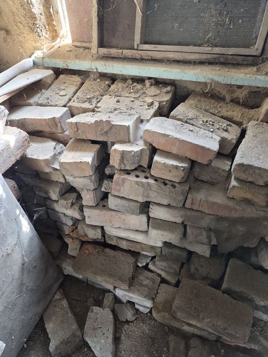 Красный кирпич б/у. Около 270шт