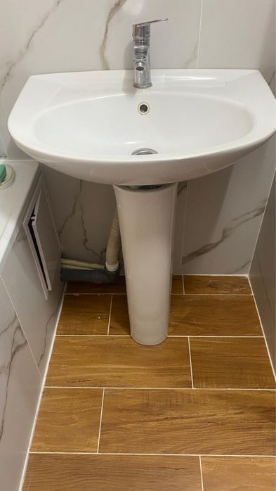 Раковина на ножке