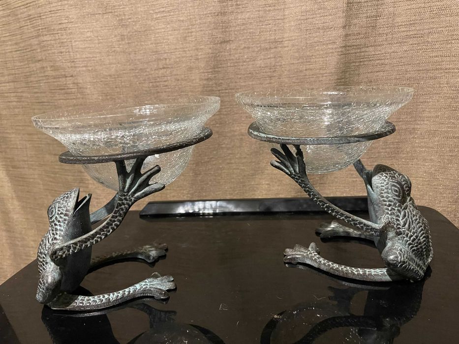 Декоративни купи с поставки