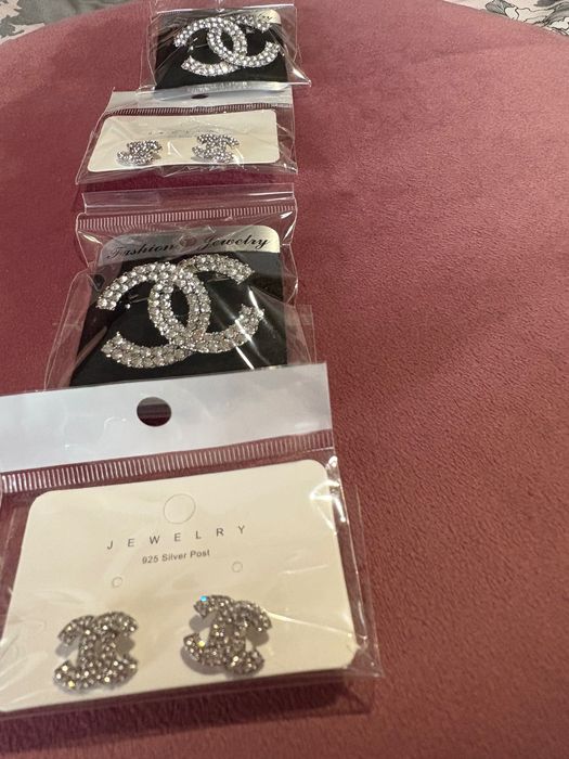 Обици и брошка Chanel с камъни