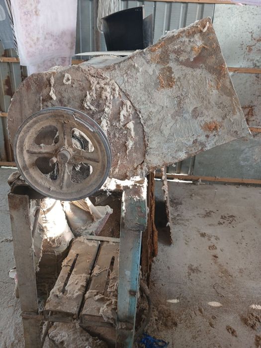 Ўртачирчиқ туманида Пахта титиш аппарати сотилади.