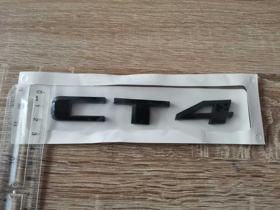 черно лого Cadillac CT4