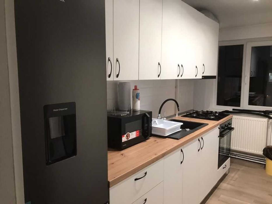 Inchiriez apt 3 camere in regim hotelier ..tel  0727400030