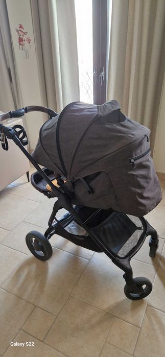 Продам коляску Valcobaby