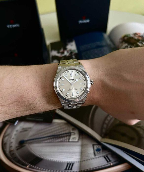 Часы Tudor black bay one, 41 mm