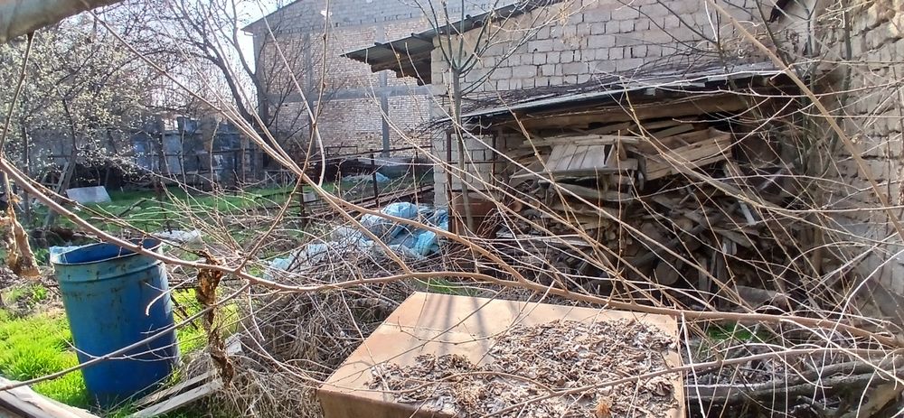 2 xona qurilgan yer sotiladi