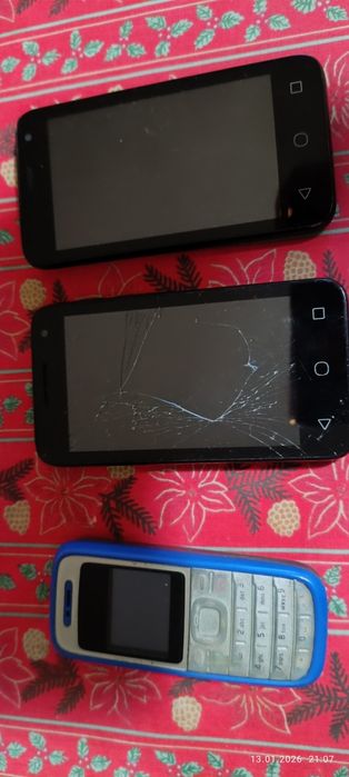 Телефони за части