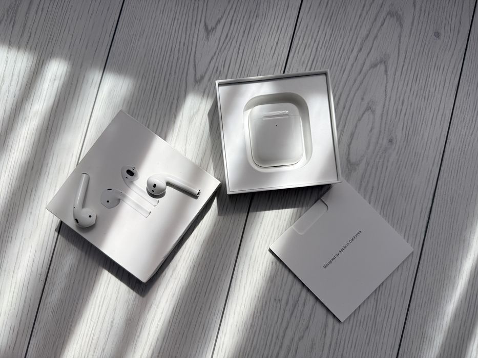 Apple AirPods 2 | Wireless Case Charging