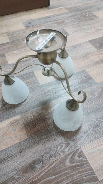 Продам 3 люстры.