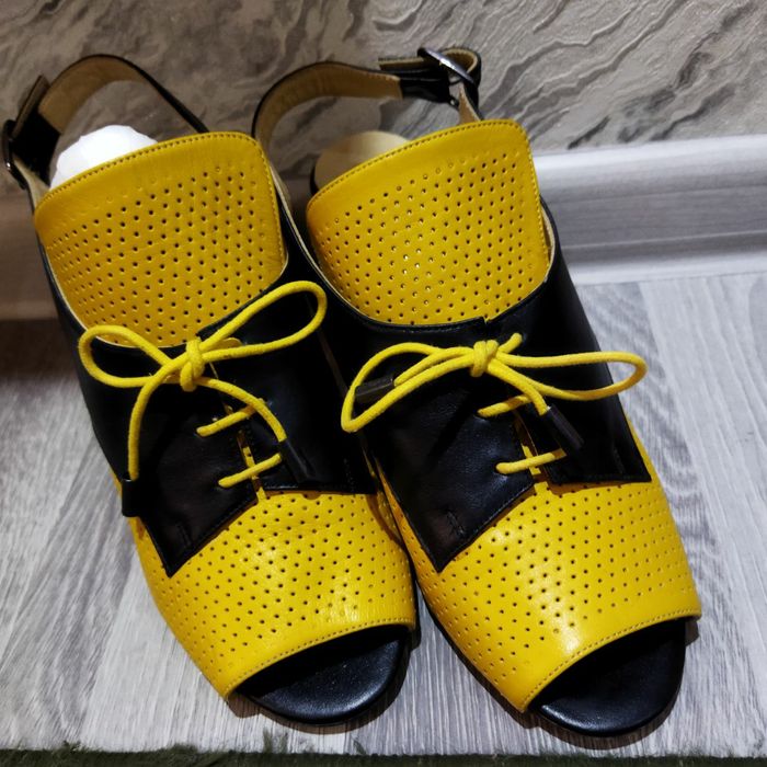 Туфли вечерние на  каблуке